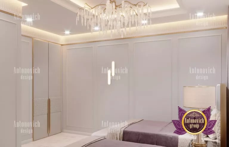 Luxurious Dubai bedroom with a breathtaking chandelier