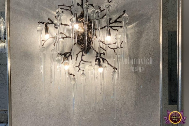 Timeless crystal glass chandelier with a touch of glamour