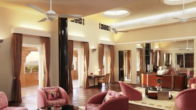أفضل الفنادق في العالم - أوميد باون بالاس