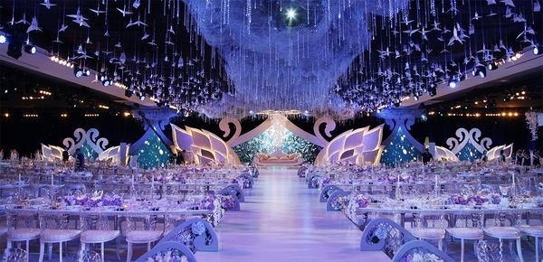 Elegant table setting for a Dubai celebration