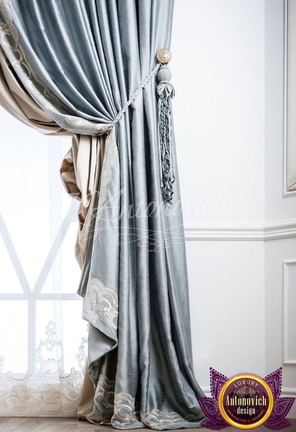 Elegant luxury curtain in a Dubai living room