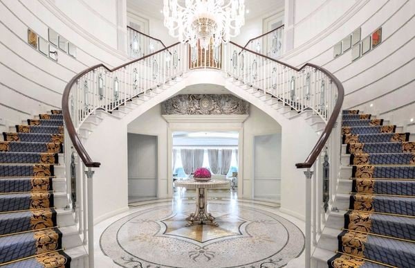 Elegant floating staircase with crystal balusters