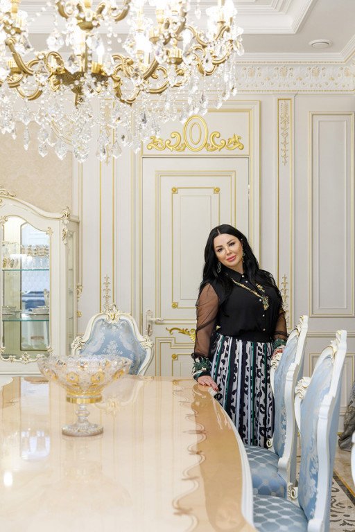 Elegant Dubai dining room with crystal chandelier