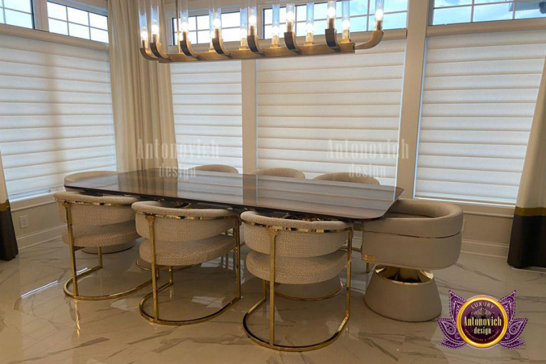 Stunning modern chandelier in a Dubai luxury interior