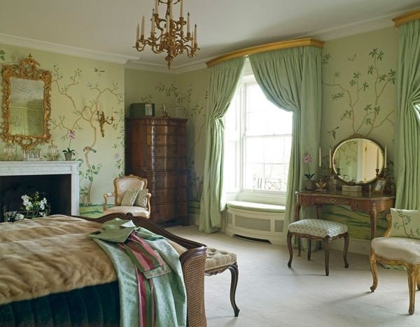 De Gournay panoramic wallpaper in a luxurious dining room