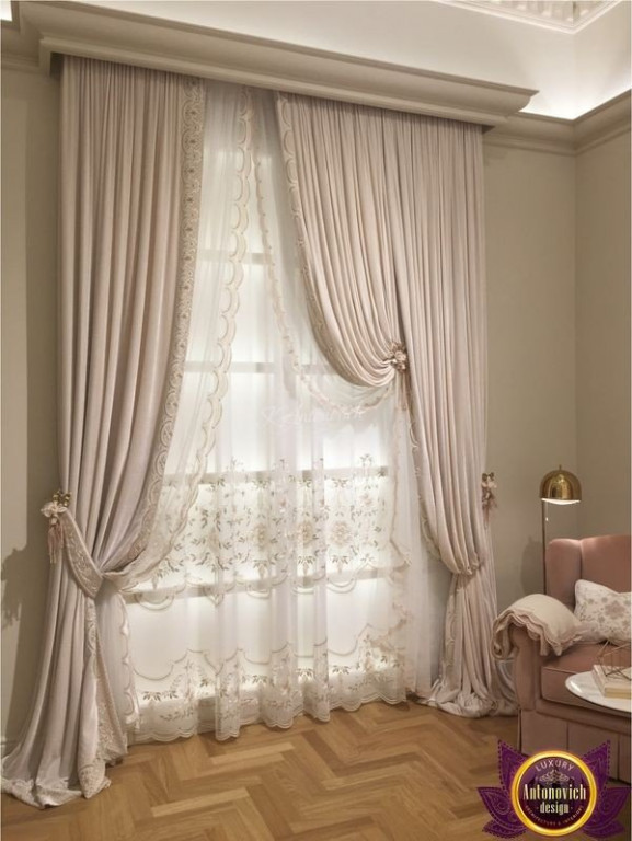 Modern and minimalist bedroom curtain design with sheer fabric