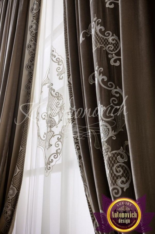 Stunning bedroom featuring high-quality drapes from Dubai