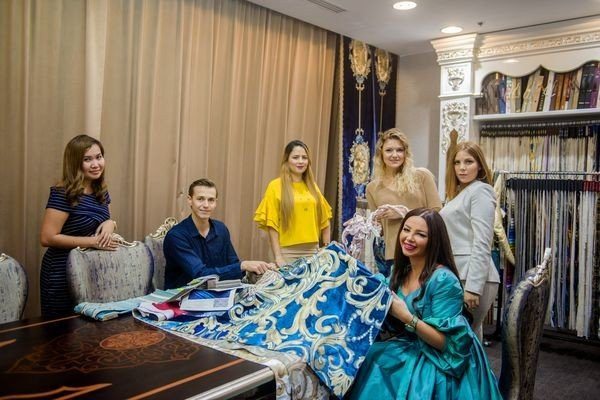Elegant UAE textile fabric for a regal touch