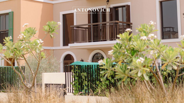 Project Management Consulting for Villas Featuring Exterior Design and Landscape Mastery in La Mer Dubai