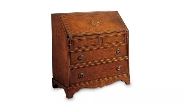 Elegant Small trumeau in myrtle briar