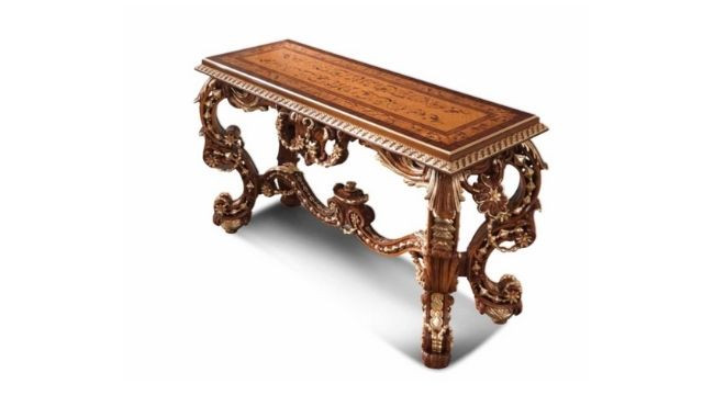 Classic design hand-carved console table in walnut finishing