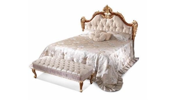 Classic Design Walnut carved bed with gold